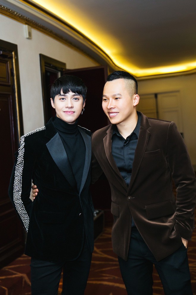 Noo Phước Thịnh điển trai, c&ugrave;ng d&agrave;n sao Việt đổ bộ sự kiện tại Ph&aacute;p - Ảnh 1.