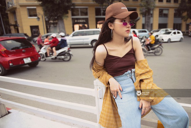 Street style giới trẻ Việt: Hà Nội toàn áo 2 dây và xuyên thấu mát mẻ; Sài Gòn vẫn điệp khúc càng ấm càng chất - Ảnh 1.