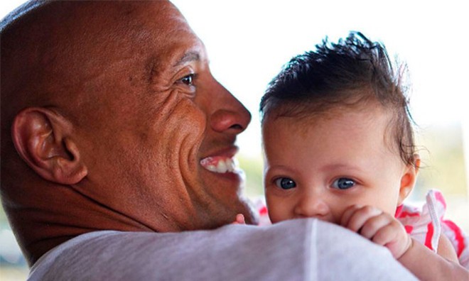 The Rock: Người đ&agrave;n &ocirc;ng khổng lồ cơ bắp sở hữu tr&aacute;i tim dịu d&agrave;ng v&agrave; t&ocirc;n trọng phụ nữ - Ảnh 6.