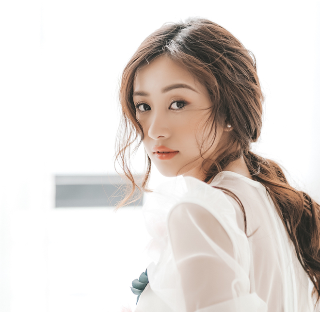 Bị d&acirc;n t&igrave;nh nghi ngờ nhan sắc thực khi đăng ảnh photoshop qu&aacute; đ&agrave;, Jun Vũ đ&aacute;p trả ngắn gọn - Ảnh 4.