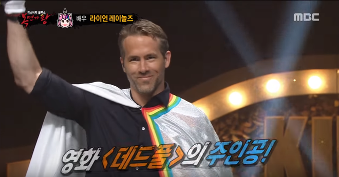 Deadpool Ryan Reynolds bất ngờ xuất hiện trong show hát giấu mặt của Hàn Quốc - Ảnh 4.