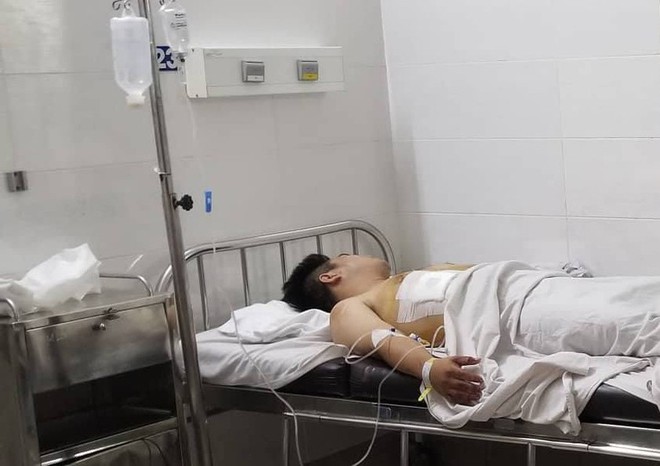 Mẹ của hiệp sĩ bị băng trộm SH đ&acirc;m trọng thương: Nếu biết con tham gia bắt cuớp, t&ocirc;i đ&atilde; can ngăn - Ảnh 2.
