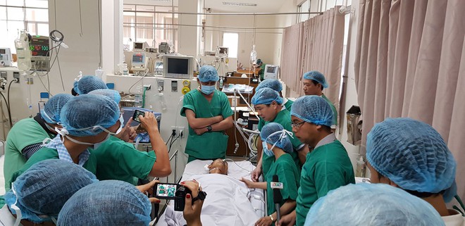 C&aacute;c hiệp sĩ S&agrave;i G&ograve;n bị băng trộm SH đ&acirc;m thấu ngực, thấu bụng, 3 hiệp sĩ bị thương nặng đ&atilde; qua cơn nguy kịch - Ảnh 2.