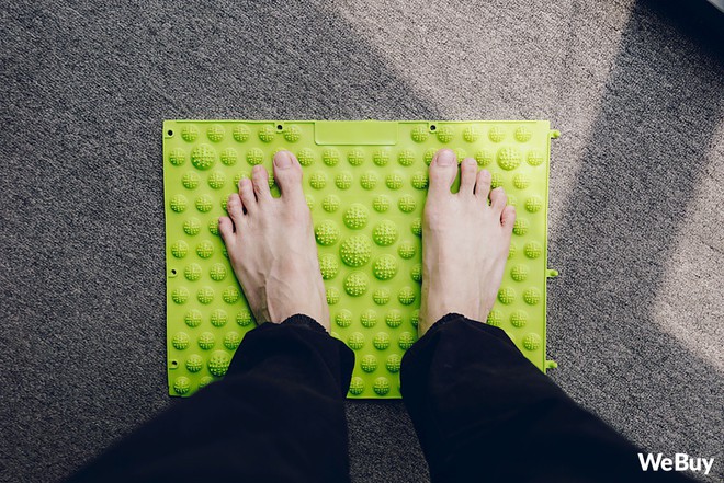 M&ecirc; mẩn xem Running Man, sao kh&ocirc;ng thử mua vui với lũ bạn bằng chiếc thảm m&aacute;t xa ch&acirc;n vừa đi vừa kh&oacute;c n&agrave;y - Ảnh 7.