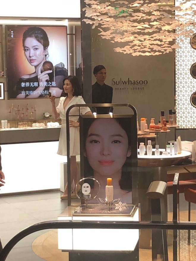 Song Hye Kyo tại sự kiện hôm nay: Chưa cần ảnh HD căng đét đã đẹp khó tin đến nhường này - Ảnh 5.