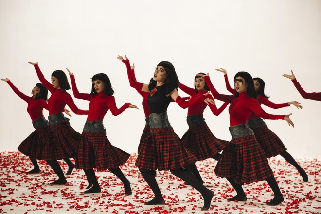 Chi Pu tung MV Dance lạ mắt với vũ đạo độc đáo, thực hiện 2 phiên bản cho sản phẩm trở lại - Ảnh 5.