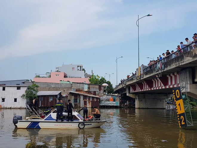 Hay tin bé trai 8 tuổi đuối nước, người thân tới hiện trường gào khóc thảm thiết - Ảnh 1.