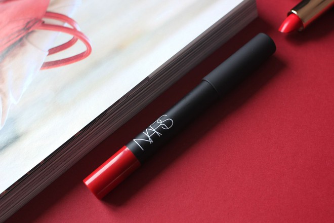 Không nổi như Ruby Woo nhưng 8 cây son đỏ này vẫn được xếp vào hàng cực phẩm mà giới biên tập viên làm đẹp không thể sống thiếu - Ảnh 10.