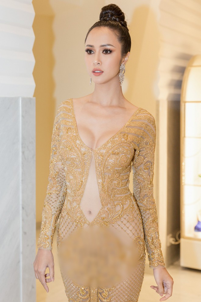 Hở tr&ecirc;n lộ dưới tới Cannes, l&agrave; Vũ Ngọc Anh t&aacute;o bạo hay qu&aacute; ph&ocirc; phang? - Ảnh 4.