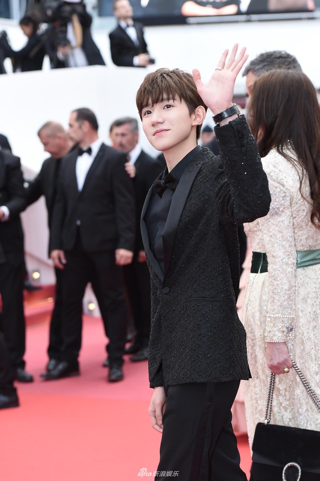 Mỹ nam Vương Nguyên TFboys lần đầu tới Cannes, hớn hở chụp ảnh chung cùng bạn trai Taylor Swift - Ảnh 3.