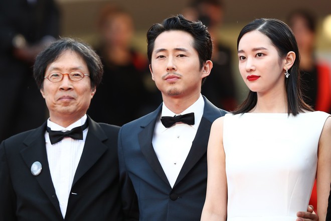 Thảm đỏ LHP Cannes: Huỳnh Hiểu Minh kém sắc, Yoo Ah In bảnh bao xuất hiện cùng dàn siêu mẫu xinh đẹp - Ảnh 6.