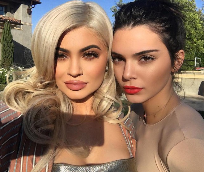 Đây là Kendall - Kylie Jenner lúc còn làm nền cho dàn thí sinh Next Top Mỹ! - Ảnh 4.