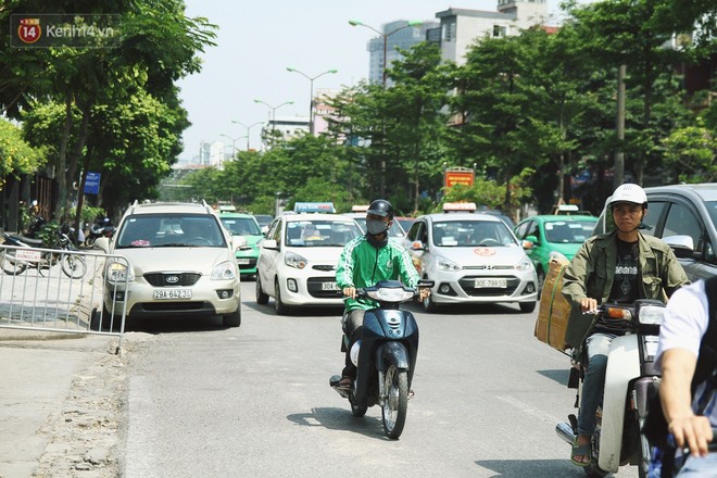 Hà Nội bắt đầu cưỡng chế 42 cơ sở kinh doanh vi phạm trật tự đô thị trên đất vàng Nguyễn Khánh Toàn - Ảnh 9.