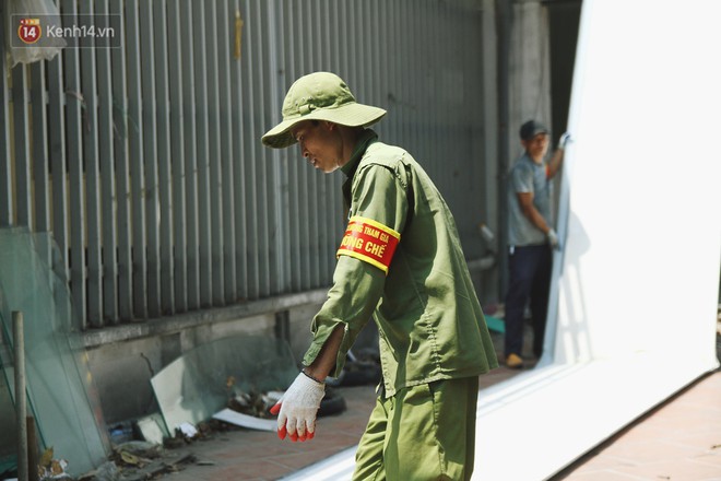 Hà Nội bắt đầu cưỡng chế 42 cơ sở kinh doanh vi phạm trật tự đô thị trên đất vàng Nguyễn Khánh Toàn - Ảnh 10.