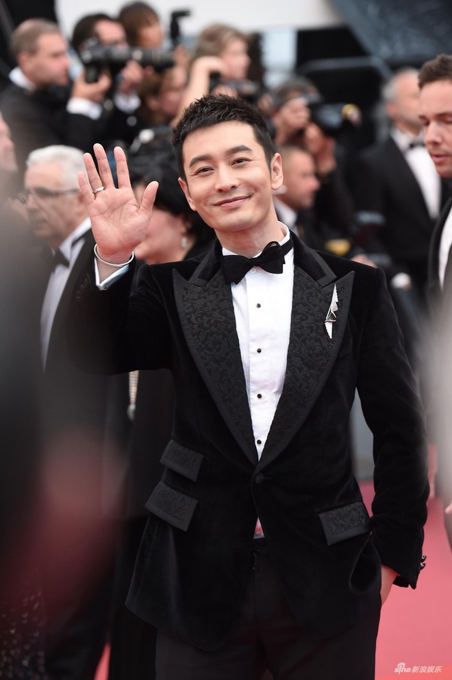 Thảm đỏ LHP Cannes: Huỳnh Hiểu Minh kém sắc, Yoo Ah In bảnh bao xuất hiện cùng dàn siêu mẫu xinh đẹp - Ảnh 2.