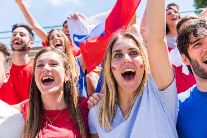 LĐBĐ Argentina bị chỉ trích vì bày Messi và đồng đội cách “thả thính” phụ nữ Nga - Ảnh 2.