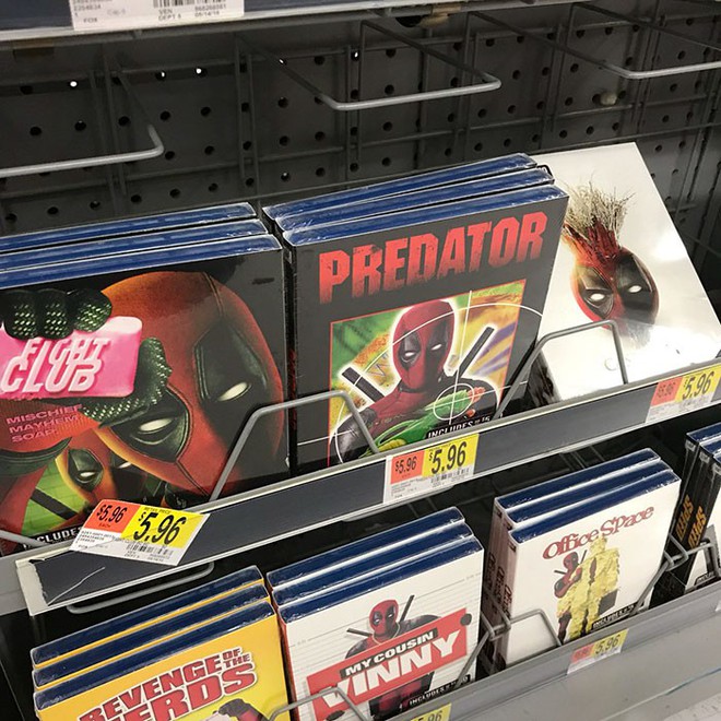 Trà trộn vào siêu thị, thiên hạ đệ nhất lầy Deadpool đồng hoá bìa đĩa cả một khu kệ - Ảnh 4.