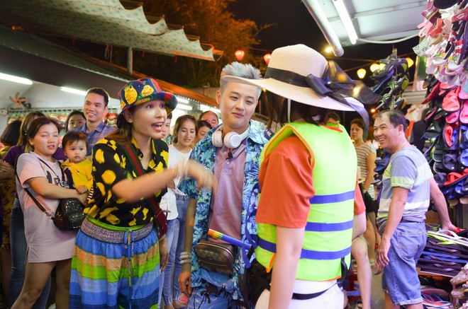 Thanh Duy, Khả Như, Li&ecirc;u H&agrave; Trinh bật kh&oacute;c khi được fan bất ngờ phục k&iacute;ch tại Nha Trang - Ảnh 6.
