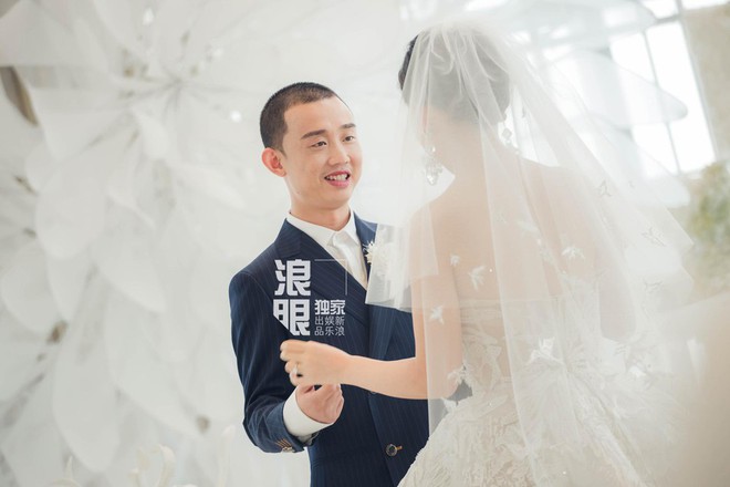 Đối thủ PGone tổ chức đ&aacute;m cưới ngọt ng&agrave;o với bạn g&aacute;i l&acirc;u năm, &ocirc;m bố mẹ vợ kh&oacute;c nức nở - Ảnh 12.