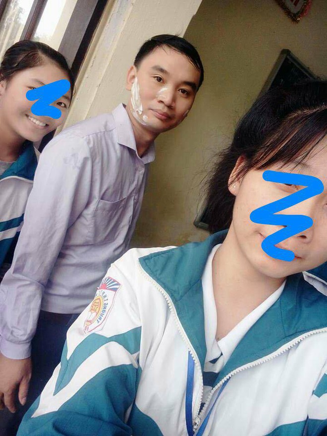 Thầy gi&aacute;o t&acirc;m huyết bật đ&egrave;n flash giảng b&agrave;i, cầm thước kẻ ra s&acirc;n đuổi ve để học sinh y&ecirc;n tĩnh &ocirc;n thi - Ảnh 5.