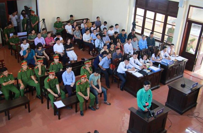 Luật sư b&agrave;o chữa cho b&aacute;c sĩ Ho&agrave;ng C&ocirc;ng Lương: &Ocirc;ng Trương Qu&yacute; Dương kh&ocirc;ng c&oacute; mặt, ch&uacute;ng t&ocirc;i kh&ocirc;ng biết phải hỏi ai - Ảnh 1.
