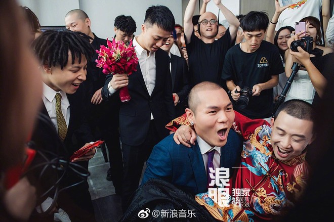Đối thủ PGone tổ chức đ&aacute;m cưới ngọt ng&agrave;o với bạn g&aacute;i l&acirc;u năm, &ocirc;m bố mẹ vợ kh&oacute;c nức nở - Ảnh 4.