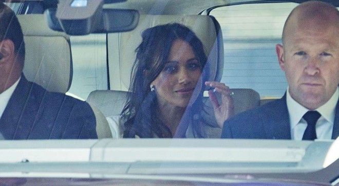 Hoàng tử Harry và Meghan Markle xuất hiện tươi tắn bất chấp những tin tức bê bối về gia đình suốt thời gian qua - Ảnh 3.