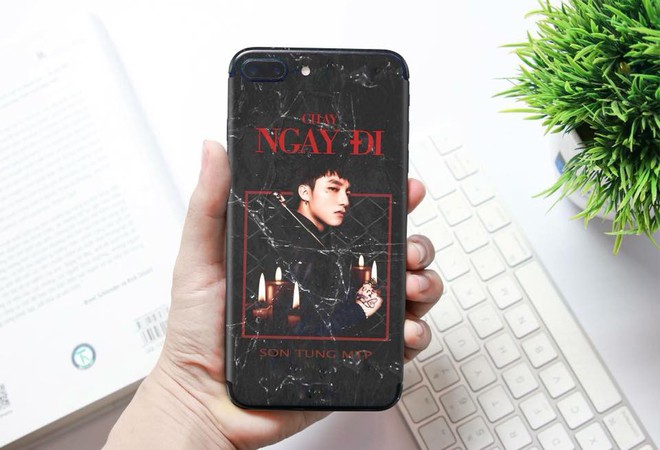 Loạt &aacute;o, mũ ăn theo Chạy Ngay Đi của Sơn T&ugrave;ng M-TP hot rần rần cả trước v&agrave; sau khi MV ra mắt - Ảnh 7.