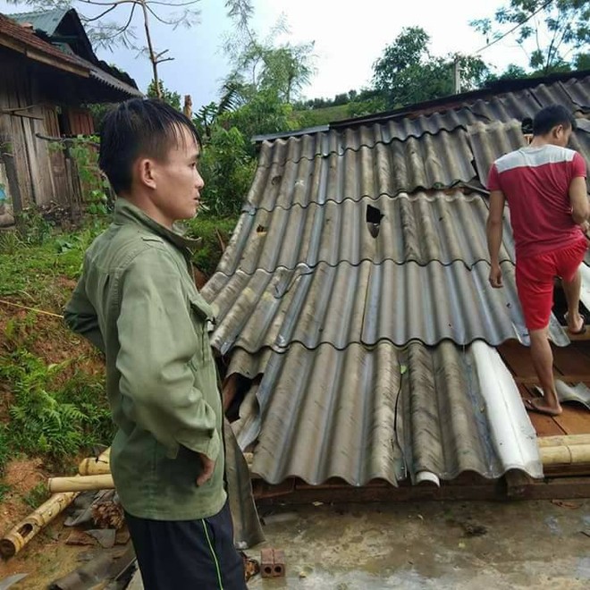 Nghệ An: Liên tiếp xảy ra lốc xoáy, đánh sập và làm tốc mái hơn 60 ngôi nhà - Ảnh 2.