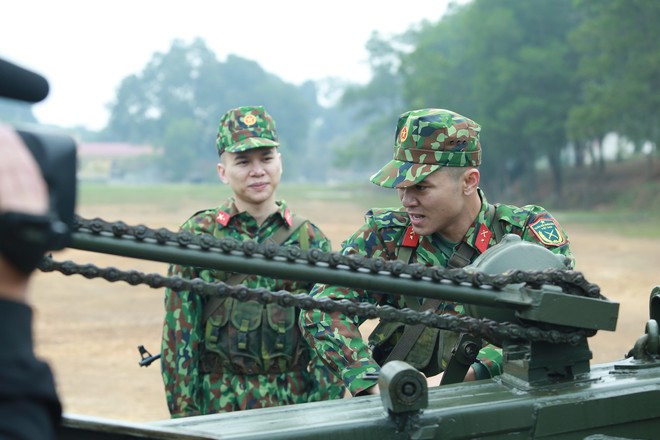 Sao nhập ngũ: Hết khen cơm quân đội ngon, Hoàng Tôn còn đàn hát vui vẻ trong quân ngũ - Ảnh 5.