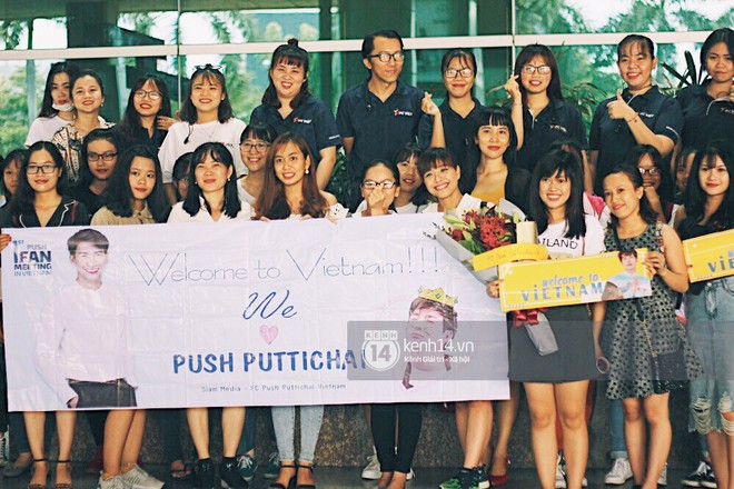 Ho&agrave;ng tử phim Th&aacute;i Push Puttichai qu&aacute; điển trai, th&acirc;n thiện d&ugrave; bị v&acirc;y k&iacute;n giữa s&acirc;n bay T&acirc;n Sơn Nhất - Ảnh 18.