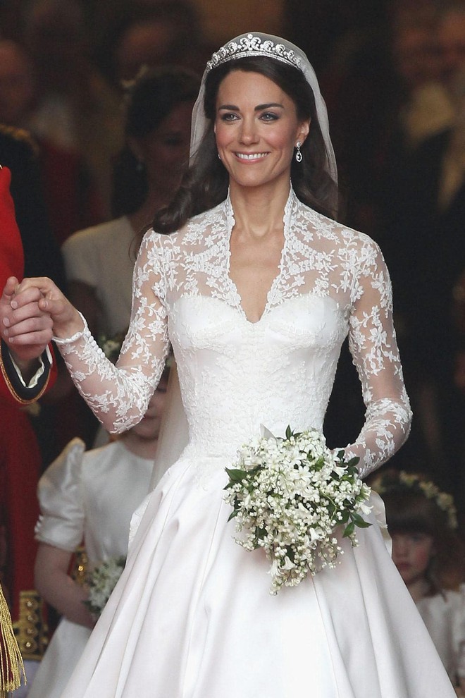 MELINA DRESS - Váy cưới sang trọng tựa nàng công nương meghan | Tiệc cưới,  Áo dạ hội, Trang phục đám cưới