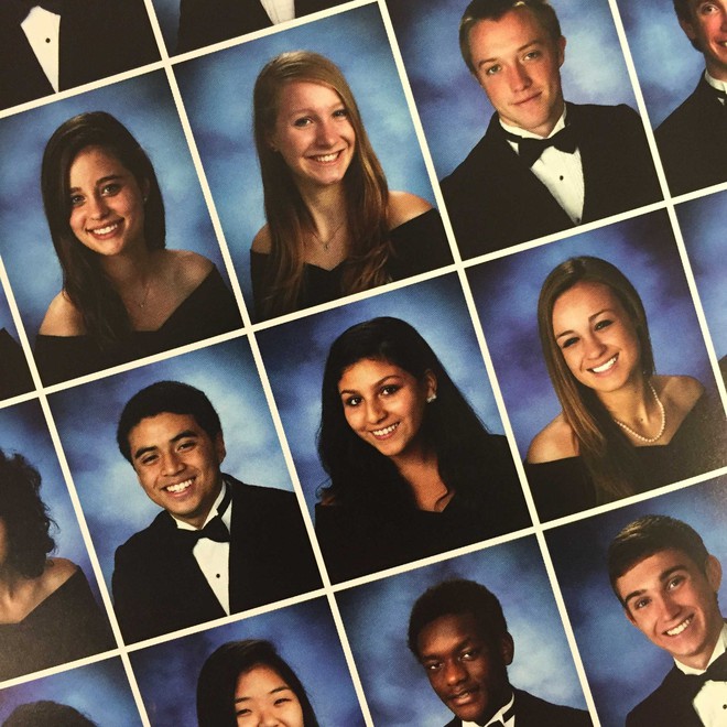 Bộ ảnh kỷ yếu thầy chủ nhiệm tặng lớp mà nhận xong không biết nên vui hay buồn! - Ảnh 2.