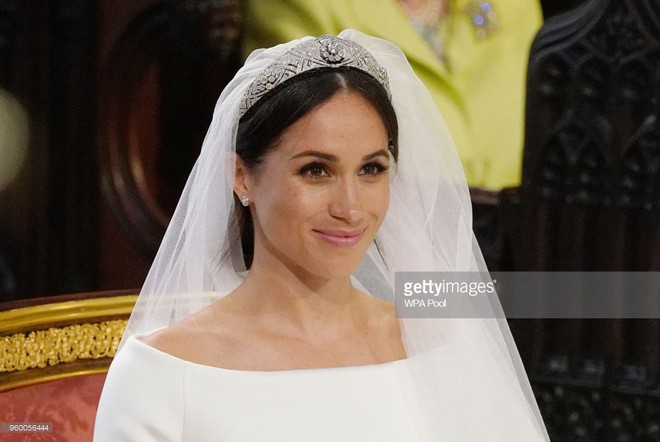 Tân Công nương Meghan Markle chọn váy đơn giản của Givenchy chứ không phải mẫu váy lộng lẫy 3 tỷ như đồn đoán - Ảnh 2.