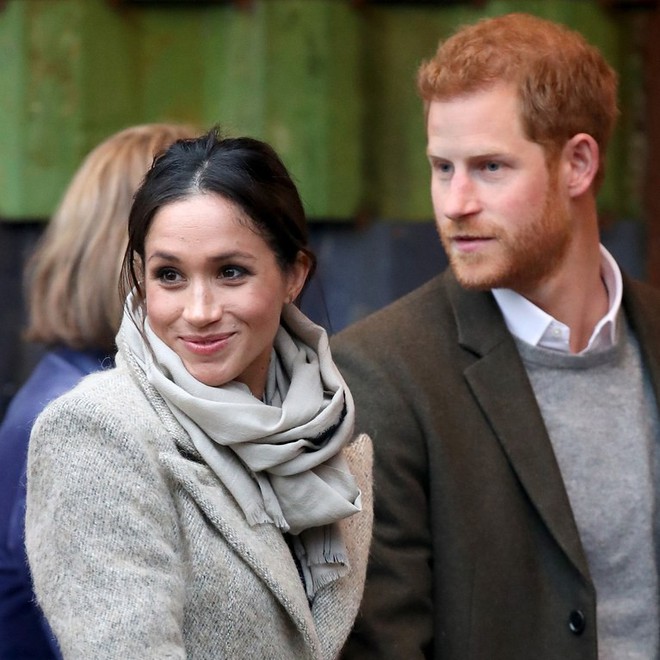 Chuyện tình cổ tích giữa hoàng tử Harry và Meghan Markle: hẹn hò giấu mặt mà nên duyên, vượt qua sóng gió bằng lời cầu hôn không trọn vẹn - Ảnh 1.