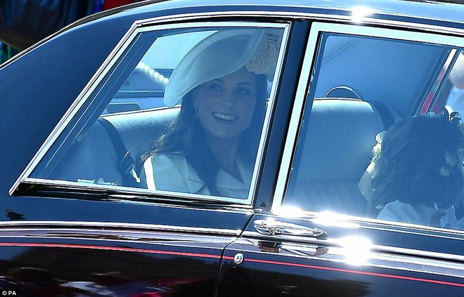 Công nương Kate mặc lại váy cũ đến Đám cưới Hoàng gia Anh, và nguyên do thì thật đáng ngưỡng mộ - Ảnh 3.