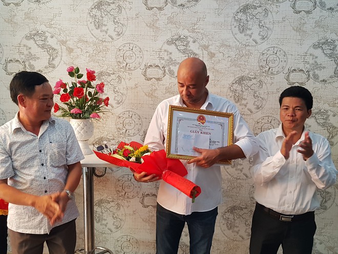 2 du kh&aacute;ch lao v&agrave;o đ&aacute;m ch&aacute;y cứu sống 2 em nhỏ ở Đ&agrave; Nẵng: Ai chứng kiến cũng sẵn s&agrave;ng lao v&agrave;o cứu - Ảnh 4.