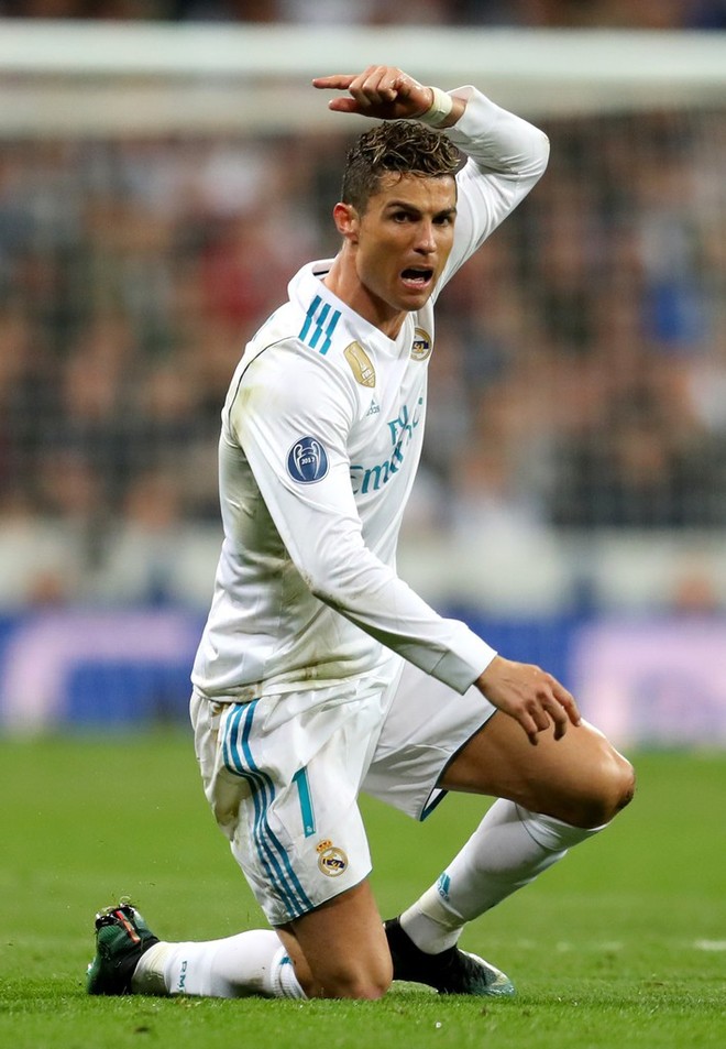 Ronaldo ức chế, la hét vì đồng đội không chuyền bóng ở tư thế thuận lợi - Ảnh 4.
