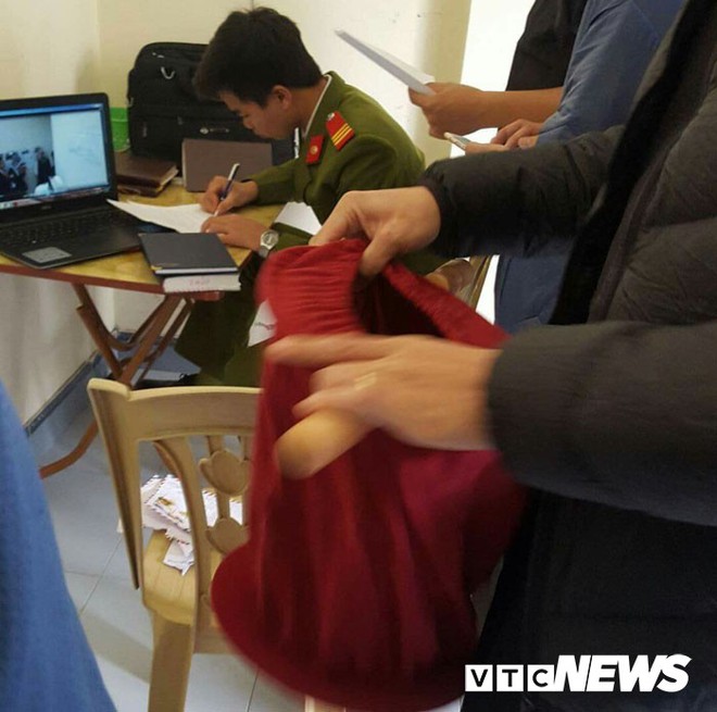 C&ocirc;ng an gi&aacute;m định chất bột m&agrave;u trắng Hội Th&aacute;nh Đức Ch&uacute;a Trời Mẹ pha uống h&agrave;ng ng&agrave;y - Ảnh 2.