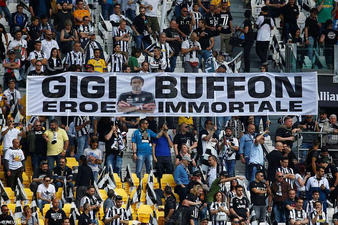 Xúc động nghẹn ngào ngày thủ môn huyền thoại Buffon chia tay Juventus - Ảnh 4.