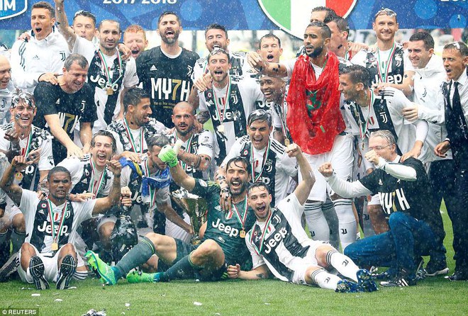 Xúc động nghẹn ngào ngày thủ môn huyền thoại Buffon chia tay Juventus - Ảnh 7.