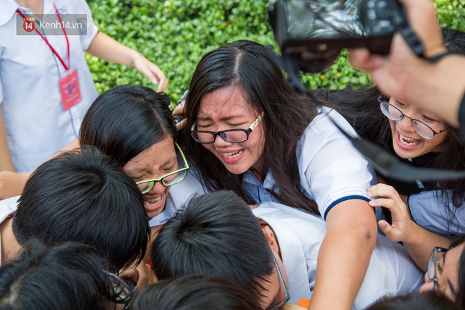 Ngày ra trường của teen Lê Hồng Phong: Nụ cười và nước mắt, bạn tôi ơi xin bên nhau thêm chút nữa! - Ảnh 10.