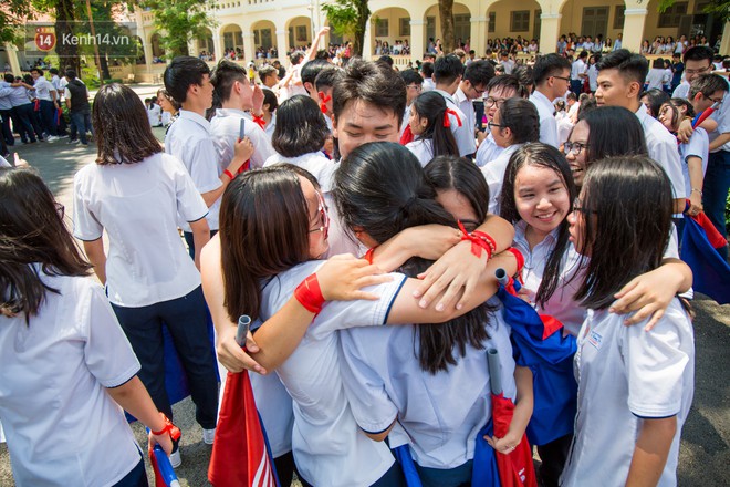 Ngày ra trường của teen Lê Hồng Phong: Nụ cười và nước mắt, bạn tôi ơi xin bên nhau thêm chút nữa! - Ảnh 15.