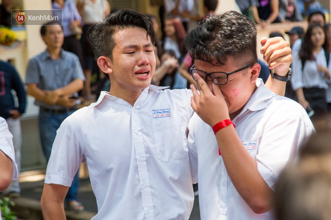 Ngày ra trường của teen Lê Hồng Phong: Nụ cười và nước mắt, bạn tôi ơi xin bên nhau thêm chút nữa! - Ảnh 9.