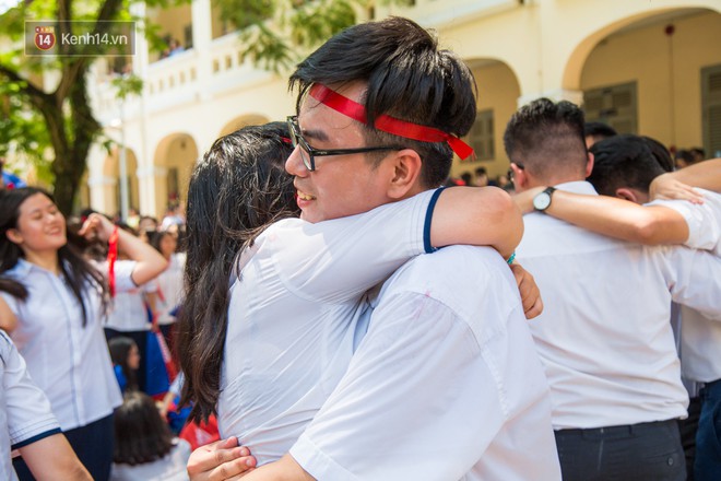 Ngày ra trường của teen Lê Hồng Phong: Nụ cười và nước mắt, bạn tôi ơi xin bên nhau thêm chút nữa! - Ảnh 12.