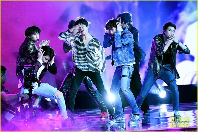 Chùm ảnh: Những khoảnh khắc đẹp ná thở từ sân khấu comeback lịch sử của BTS tại Billboard Music Awards 2018 - Ảnh 13.