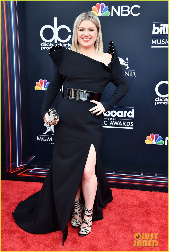 Trở lại thảm đỏ Billboard Music Awards 2018, Taylor Swift đẹp như tiên nữ giữa dàn sao đình đám - Ảnh 38.