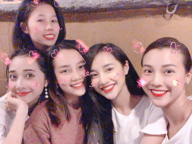 Nh&atilde; Phương rạng rỡ đ&oacute;n sinh nhật muộn b&ecirc;n hội bạn th&acirc;n thắm sang ngay khi trở về từ Cannes - Ảnh 4.