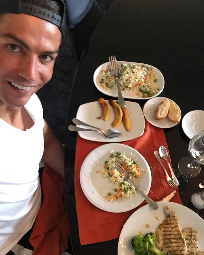 Tiết lộ thực đơn khoa học gi&uacute;p Ronaldo duy tr&igrave; phong độ ở tuổi 33 - Ảnh 6.