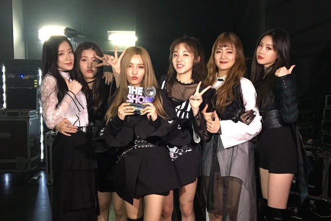 Girlgroup mới nhà Cube vừa debut đã có cúp, hai tiền bối chung nhà nên cảm thấy bẽ mặt là vừa? - Ảnh 1.